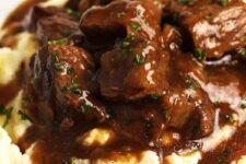 Beef Tips & Gravy